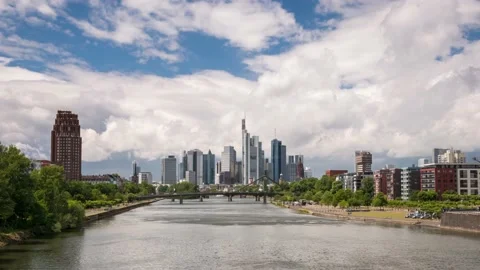 Timelapse - Beautiful clouds over the cityscape of Frankfurt Видео 133779682