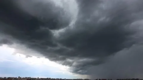 Timelapse of beautiful clouds over the summer city 스톡 동영상 161351667
