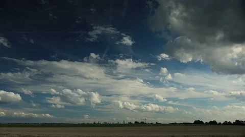 Timelapse - Beautiful clouds over a wheat field Vídeo Stock 78694194