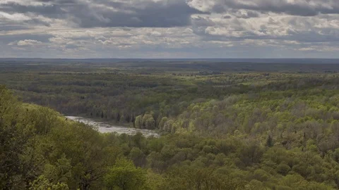 A Timelapse of Beautiful Cloudy Skies over Beaver Pond, Wisconsin Video stock 109290099