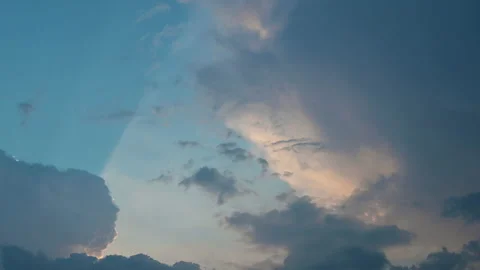 Timelapse of beautiful dramatic sky and clouds at sunset time. Stock-Footage 154563026