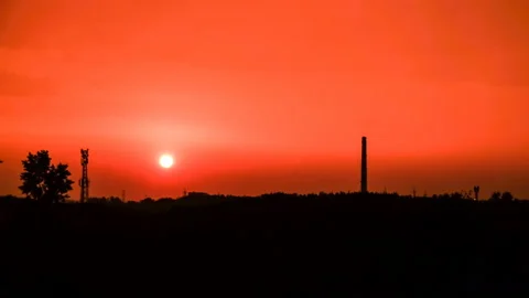Timelapse of a beautiful sunset with clouds backlit by the sun Stock-Footage 129567354