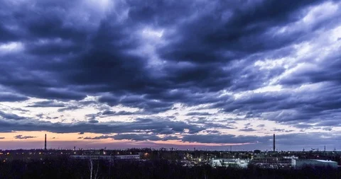 Timelapse of a beautiful sunset with clouds backlit by the sun Stock-Footage 129567603