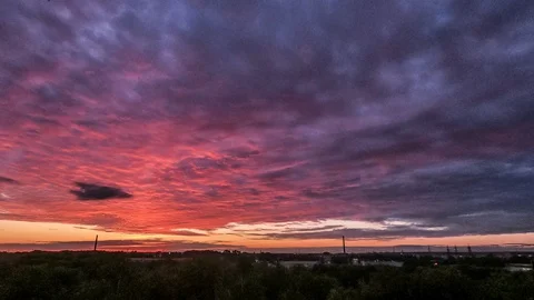 Timelapse of a beautiful sunset with clouds backlit by the sun Stock-Footage 129567915