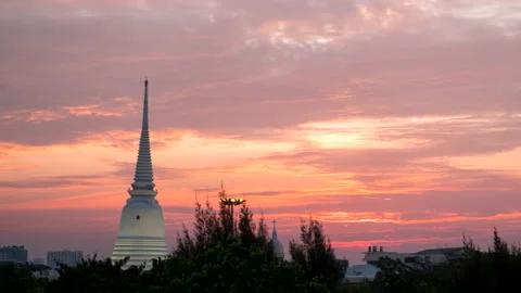 Timelapse beautiful sunset scene with dramatic colourful clouds. Stock Footage 171106690