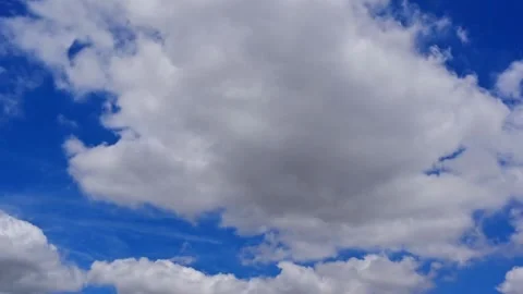 Timelapse beautiful thick fluffy clouds. Amazing soft white clouds moving clear 库存影片 336568791
