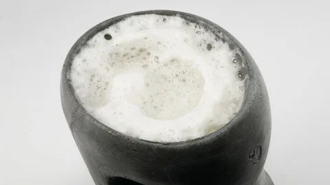 Timelapse of beer foam dissolving in a custom made concrete beer mug Stock Footage 105099901