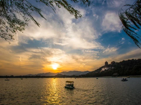 Timelapse of Beijing summer palace at sunset Stockbeeldmateriaal 80665095