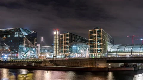 Timelapse of berlin central train station in xmas illumination Stock-Footage 145737886