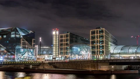 Timelapse of berlin central train station in xmas illumination Stock-Footage 145738030