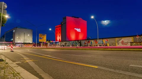 Timelapse at berlin wall at night.berlin,germany Vídeo Stock 138591652