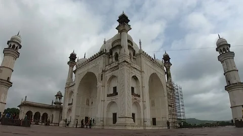 Timelapse of bibi ka maqbara, built by Aurangazeb, Aurangabad, Maharashtra. Stock Footage 153702702