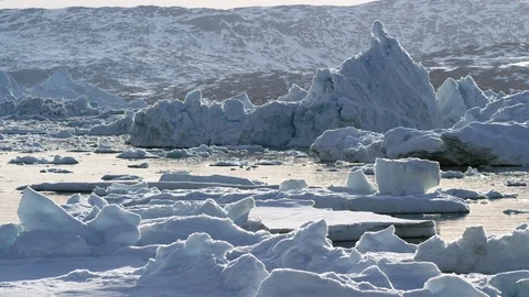 Timelapse of big chunks of ice moving around and melting into water sea level Видео 124239421