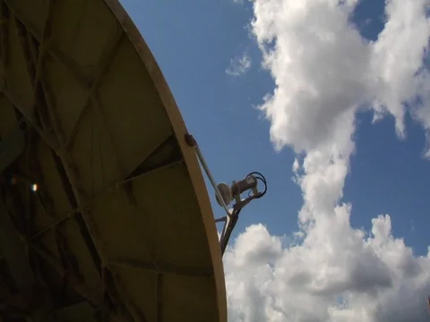 Timelapse of Big Satellite Dish Video stock 112940522