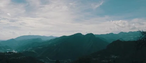 Timelapse of billowing clouds over a Mountain range Video stock 42251847