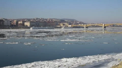 Timelapse block ice on Danube in Budapest Stock Footage 147947034