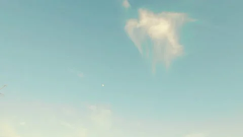 TimeLapse blue sky Bright sun light ray flare n sunbeam shining through colorful 库存影片 196204392
