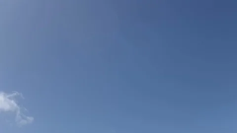 Timelapse: blue sky clouds left to right | 4k UHD 스톡 동영상 124251549