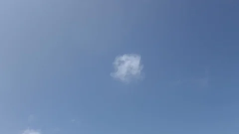 Timelapse: blue sky clouds left to right | 4k UHD 스톡 동영상 124251563