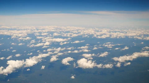 Timelapse Blue sky fluffy white clouds on summer season bright clear skyline wit Vidéo 249571401