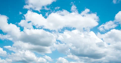 Timelapse Blue sky fluffy white clouds on summer season bright clear skyline wit Видео 256621121
