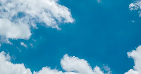 Timelapse Blue sky fluffy white clouds on summer season bright clear sky Stockbeeldmateriaal 267796957