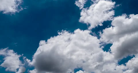 Timelapse Blue sky fluffy white clouds on summer season bright clear sky Видео 267797042