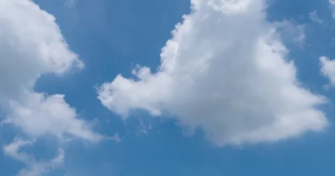 Timelapse Blue sky fluffy white clouds on summer season bright clear skyline Vídeos de archivo 275879640