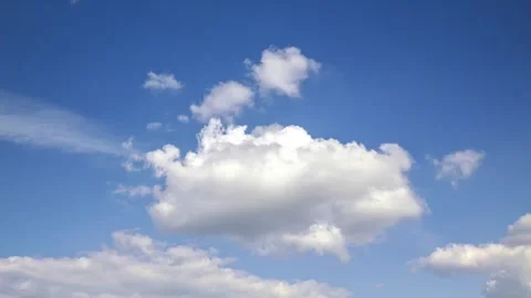 Timelapse of blue sky with moving clouds Stockbeeldmateriaal 313406010