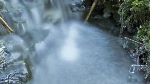 Timelapse of blurred waterfall in a small creek Vídeo Stock 10804753