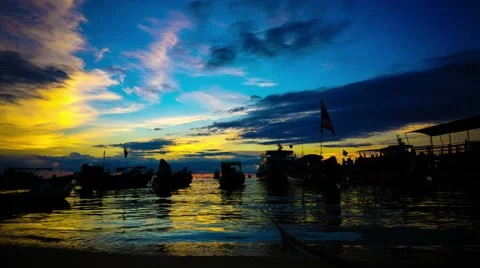 Timelapse of boat cloudy sunset at marina, Sunset over the sea at Koh Tao pier Stock Footage 53781120