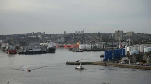Timelapse of a Boat Docking at Aberdeen Harbour Video stock 82125310