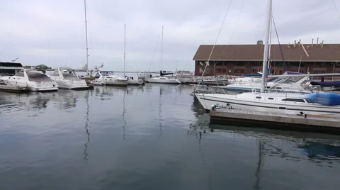 Timelapse of Boats at a Dock 库存影片 40809544