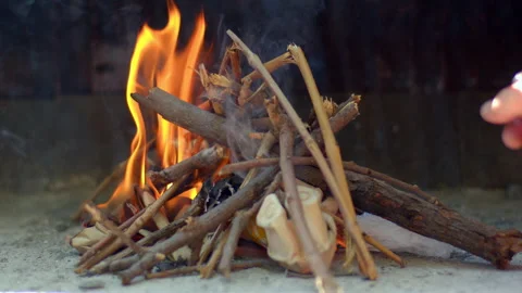 Timelapse of a bonfire burning fire and flames, light through smoke Vídeos de archivo 328737583
