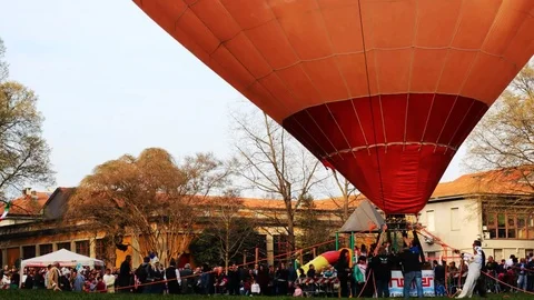 Timelapse bound flight in hot air balloon Stock-Footage 73774576