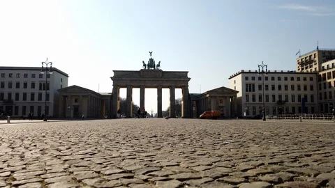 Timelapse of Brandenburg Gate in Berlin during coronavirus Stock Footage 127591024