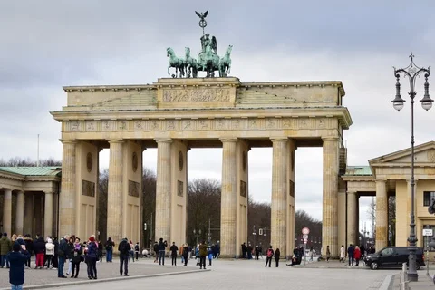 Timelapse of Brandenburg Gate in Berlin Stockbeeldmateriaal 101616106