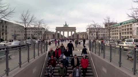 Timelapse The Brandenburg Gate daytime, Pariser Platz, Berlin, Germany Video stock 170347654