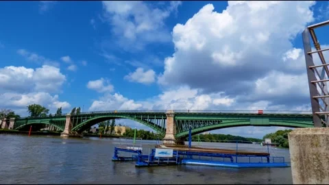 Timelapse : BRIDGE  AND CLOUDS  &amp; River | 4k video Video stock 158406978