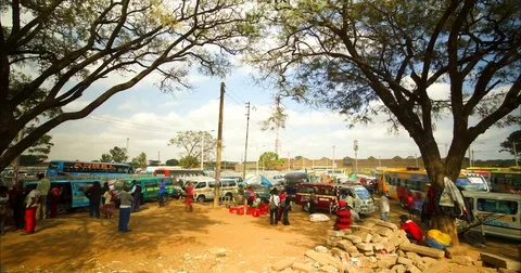 Timelapse of a busy bus stop in Nairobi. Kenya, Africa Vídeos de archivo 81569980