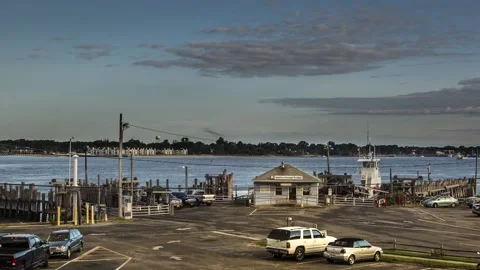TImelapse of a busy ferry dock. Video stock 168571081