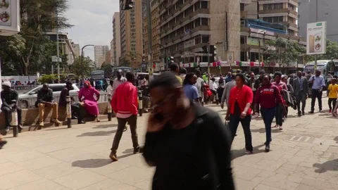 Timelapse of a busy street intersection in Nairobi after sunset. Kenya, Africa Vídeo Stock 81616749