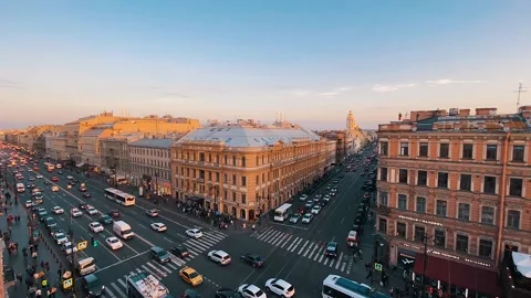 Timelapse busy traffic at the intersection of Nevsky and Liteyny Prospekt, top Stockbeeldmateriaal 160291021