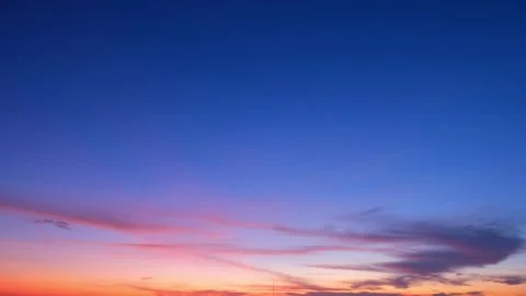 A timelapse captures the sunrise sky. Video stock 306103812