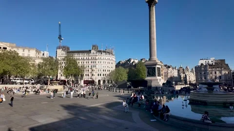 A timelapse captures the vibrant activity of Trafalgar Square in London, Nelson Видео 334294126