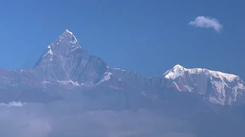 Timelapse capturing the iconic fishtail peak of Mt. Machapuchare alongside .. Stock-Footage 311886154