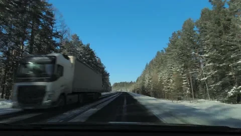 Timelapse a car driving through winter forest on a sunny day. View though the Video stock 171697270