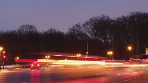 Timelapse of Car Light Trails at Night Road Intersection Видео 330953699