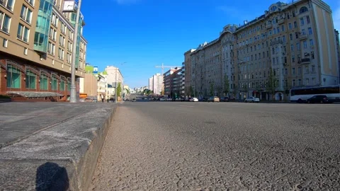 Timelapse car traffic at a busy intersection in the center of the big city Video stock 130238006
