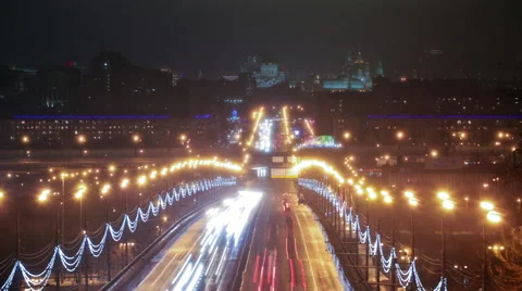 Timelapse of a car traffic heading towards the Christ the Savior Cathedral. Видео 61001324